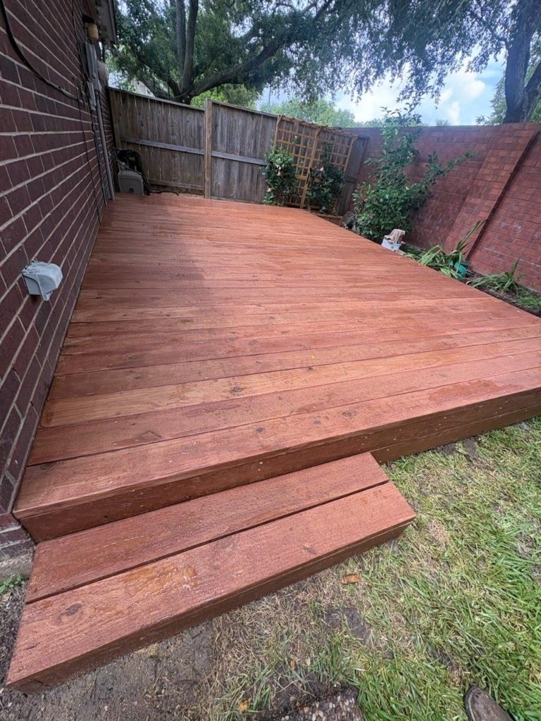Custom stained wood backyard deck and patio platform by Quintana Stone